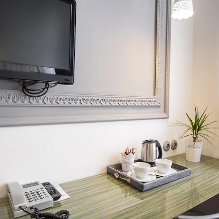 Miss Sophie's New Town & Wellness فندق