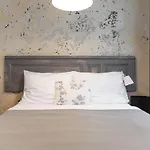 Miss Sophie's New Town & Wellness ホテル 4*